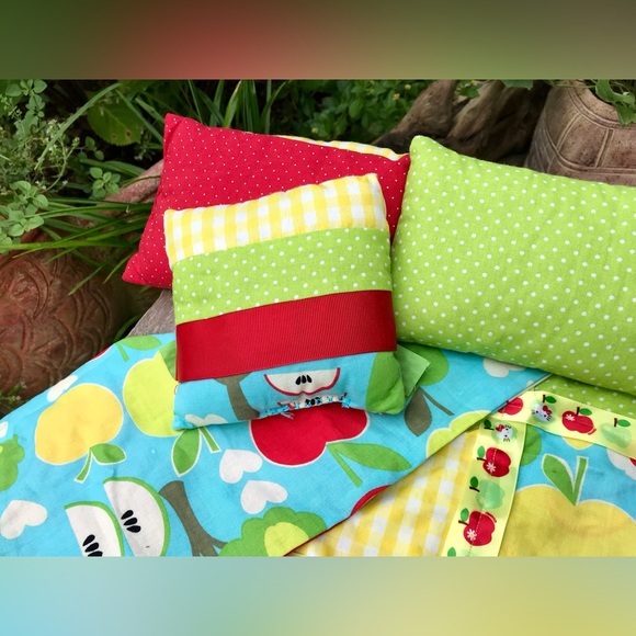 Medium Size Doll Bedding Bed Set Decor Pillows Bedspread Quilt Apple Tree Kitty - Picture 7 of 15